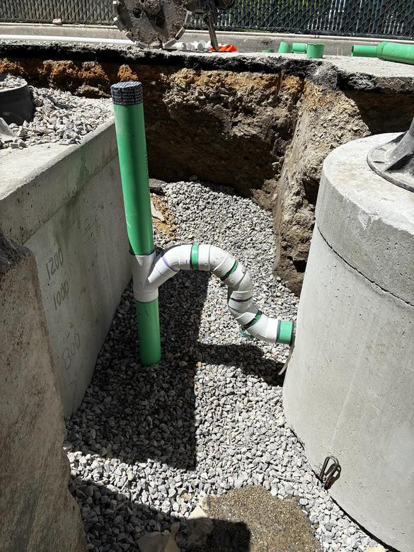 Fittings set between two structures underground